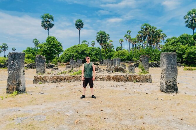 Full Day Tour Delft and Nainativu Island Adventure from Jaffna - Wild ponies and open country on Delft