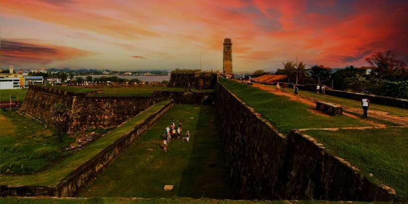 Galle and Bentota Day-Tour From Colombo - Lunch near Hikkaduwa: a useful pause
