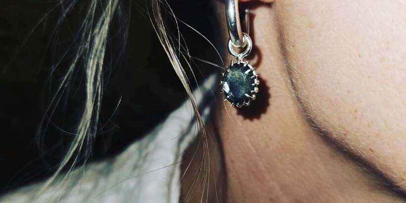 Galle: Traditional Gems & Jewellery Workshop with Transfers - Setting the stone and finishing your keepsake