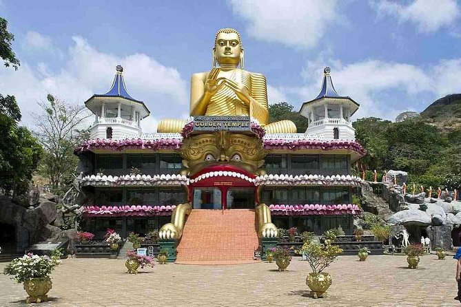 Golden beach Negombo to lion rock sigiriya hiking - Pidurangala Rock: the best view back to Sigiriya