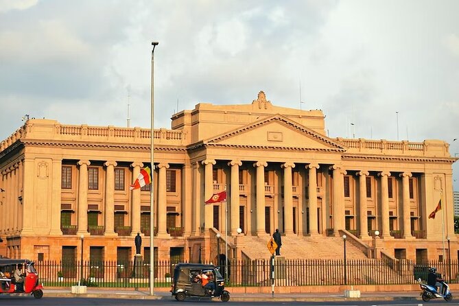 Half Day City Tour of Colombo - Parks, squares, and public buildings