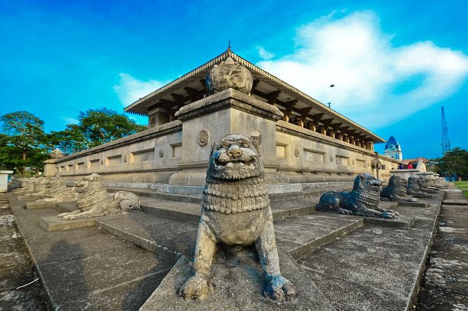Half Day City Tour of Colombo - Lighthouse, clock tower, and the coastal side