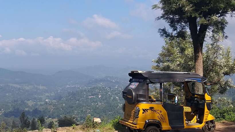 Haputale:Glorious Tuk Tuk Ride to Lipton'sSeat & Tea Factory - Lipton’s Seat and the long mountain view