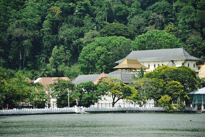 Highlights of Sri Lanka 8 Days Private Tour - Kandy’s Temple of the Tooth needs respectful attention