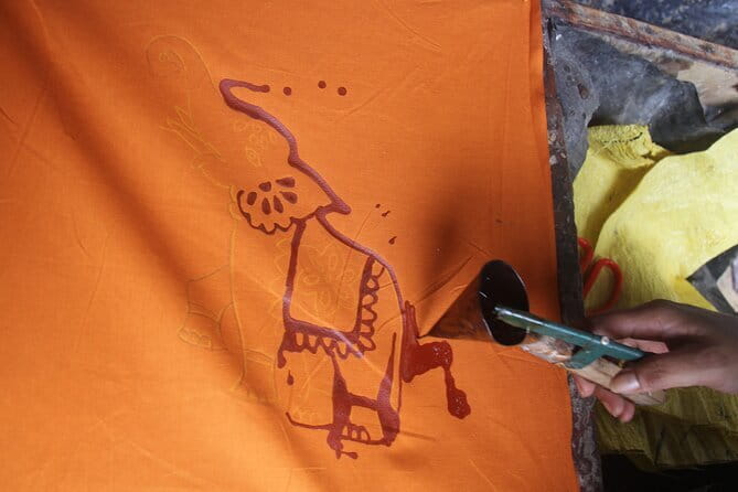 Interactive Batik Workshop and Lessons in Sri Lanka - Entering the Family Home Studio