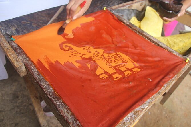 Interactive Batik Workshop and Lessons in Sri Lanka - Choosing Fabric and Drawing Your Design