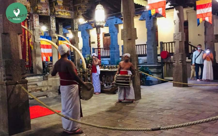 Kandy: City Explore with Local Guide By Tuk Tuk - What makes Roshan a useful guide