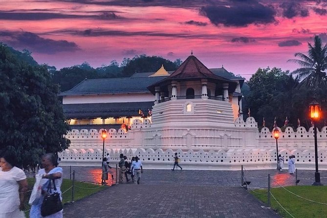 Kandy City guide Tour and day trip private luxury car and van - Kandy Lake and the city viewpoint