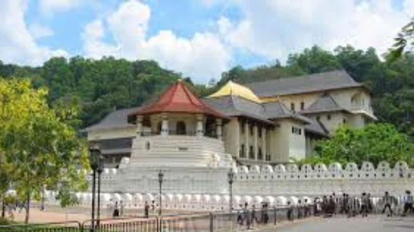 Kandy City Guided Day Tour by Tuk Tuk & Laxury Car - Why this Kandy tour works well for first-time visitors