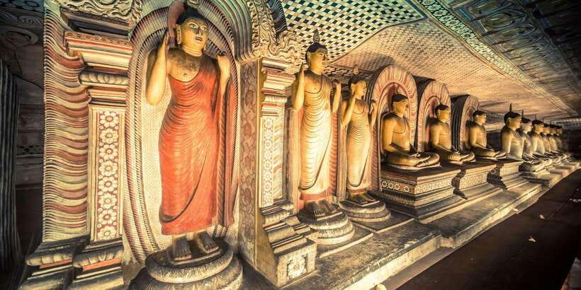 Kandy: City Highlights and Ramboda Waterfall Trip - Entering the Temple of the Sacred Tooth Relic