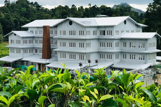 Kandy City Sightseeing and Ambuluwawa Tower by Tuk Tuk Tour - Bahirawakanda and the Big Buddha view