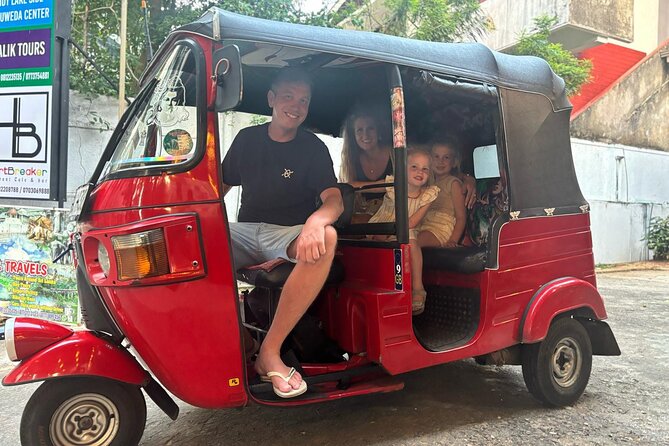 Kandy City Sightseeing Tour by Tuk Tuk - Key points at a glance