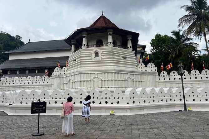 Kandy City Sightseeing Tour by Tuk Tuk - Tea and gems, two famous parts of Sri Lanka