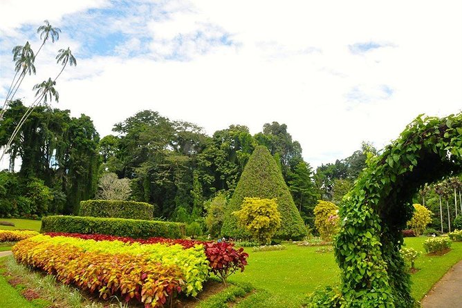 Kandy City Tour by Lux Tours Lanka - Starting at Asgiriya Maha Viharaya