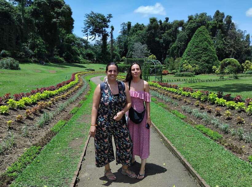 Kandy City Tour by Tuk Tuk with hotel Pickup and Dropoff - One hour among plants at Royal Botanical Garden