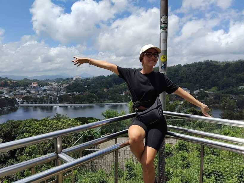 Kandy City Tour by Tuk Tuk with hotel Pickup and Dropoff - The guides: Thara, Saraa, and the value of flexibility