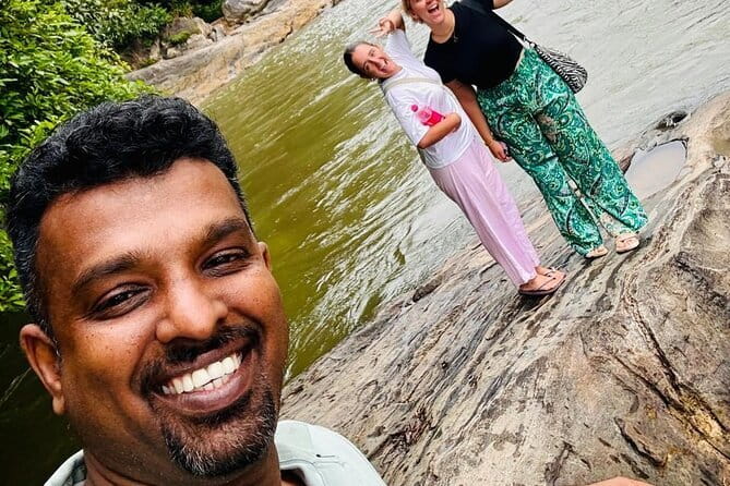Kandy City Tour with Ambuluwawa by Tuk Tuk - The Temple of the Sacred Tooth Relic