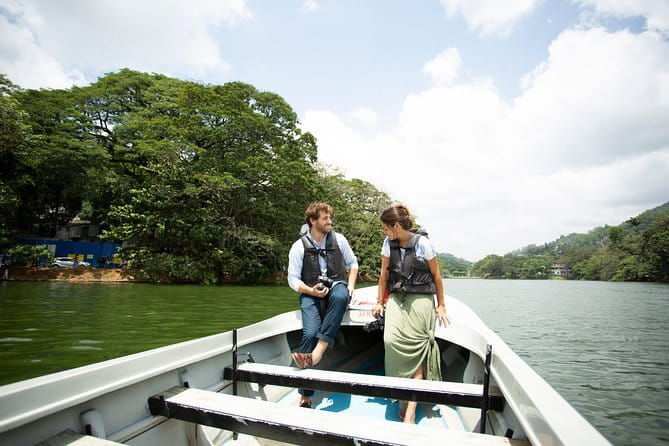 Kandy City Tour with Ambuluwawa by Tuk Tuk - Walking through 147 acres at Peradeniya