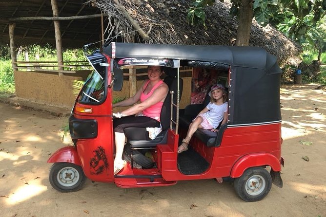 Kandy City Tuk Tuk guide Tour full Day - Reading daily life at Kandy Local Market