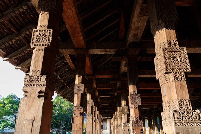 Kandy Full Day Tour Private All Inclusive - Walking through Peradeniya’s 147-acre gardens