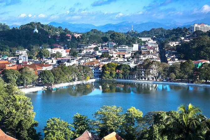 Kandy Heritage City Tour by tuktuk - Two Buddhist temples on the hills