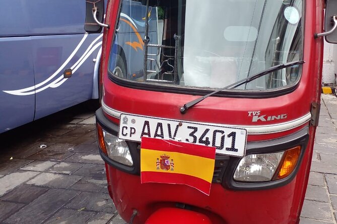 Kandy Heritage City Tour by tuktuk - A short look at Peradeniya University