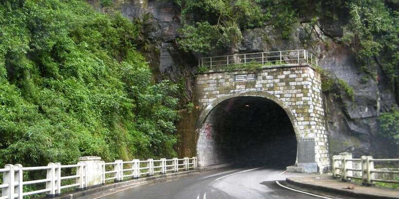 Kandy: Nuwara Eliya Day Trip - Tea country, from leaf to factory floor