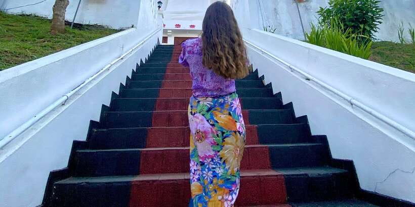Kandy: Private City Highlights Guided Tour by Tuk-Tuk - Entering the Temple of the Sacred Tooth Relic