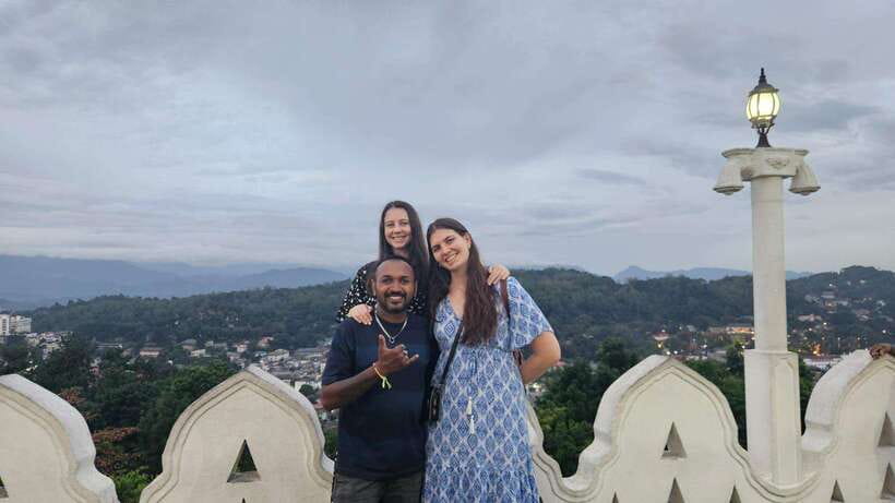 Kandy Private Guided City Tour by Tuk Tuk - Lunch and advice for the rest of your stay