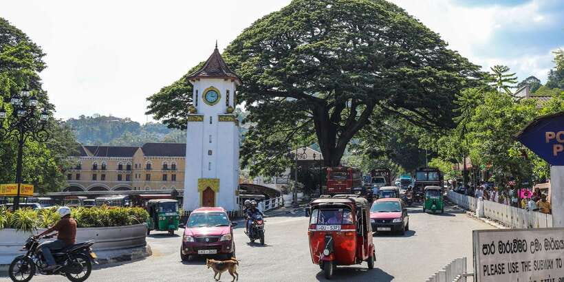 Kandy: Private Guided City Tours by Tuk Tuk Sightseeing Tour - A tuk tuk is a smart way to see Kandy in one day