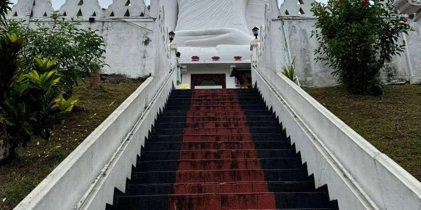 Kandy: Private Guided Tour with Local Highlights by Tuk Tuk - Seeing Kandy by tuk tuk in four hours