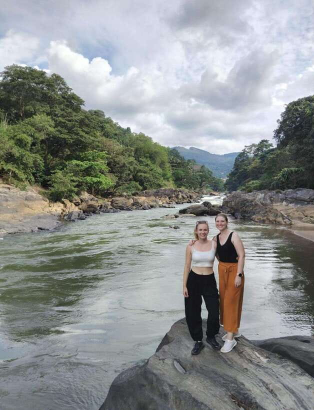 Kandy: Private Tuk Tuk Tour with Temple of the Tooth - Tea, spices, and Sri Lankan products