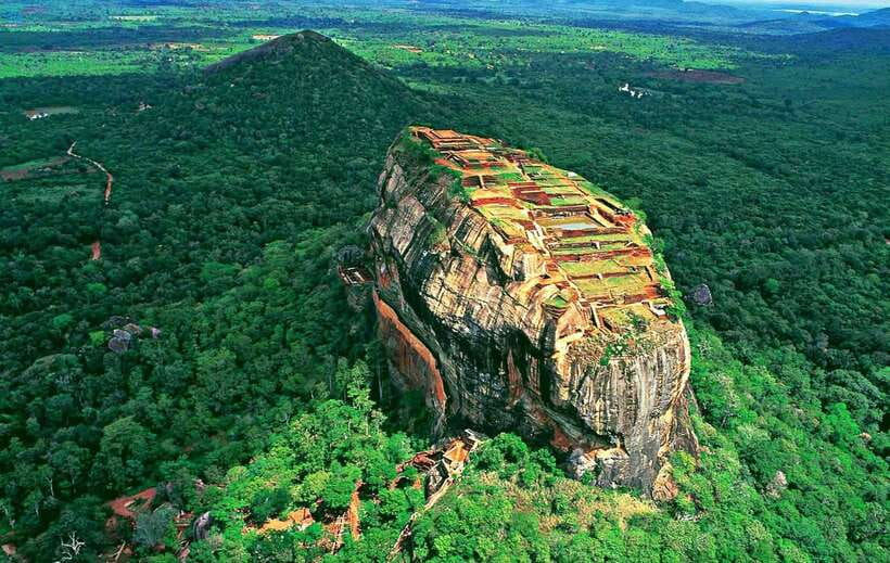 Kandy: Sigiriya Fortress & Cave Temple Full Day Private Tour - Dambulla’s caves, statues, and painted ceilings
