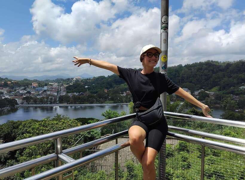 Kandy to Ambuluwawa Tuk Tuk Tour - Viewpoints and temples break up the road time