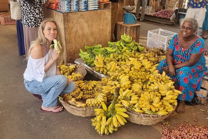 Negombo Express Food Tour with 7+ Tastings - King coconut, the cool start