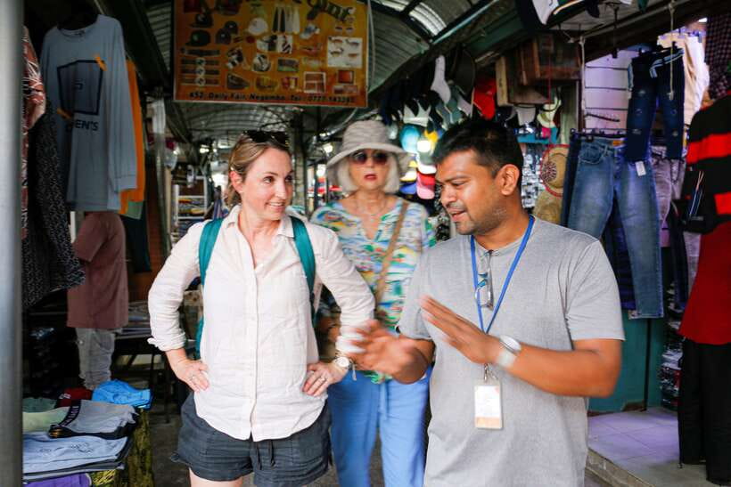 Negombo: private half day city tour with hotel transfers - Starting at a Negombo Buddhist temple