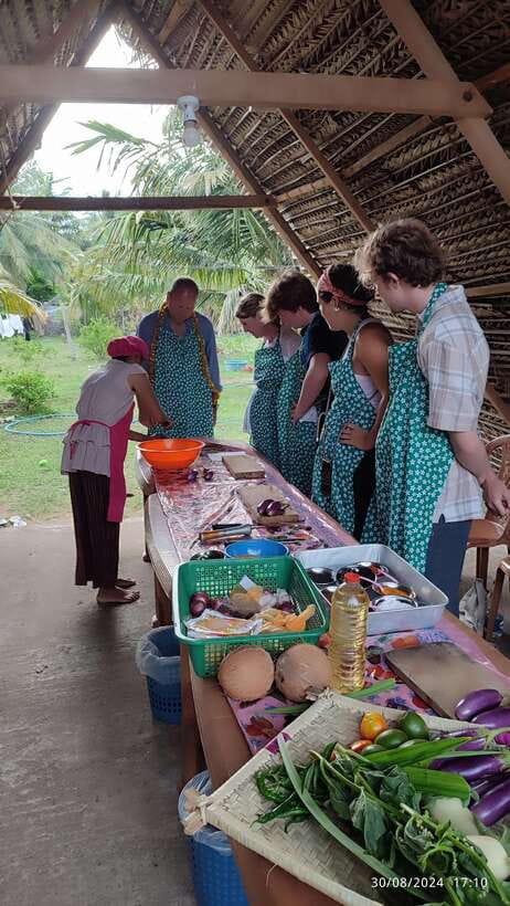 Nilaveli: Sri Lankan Cooking Class with a Local Family - Cooking over firewood