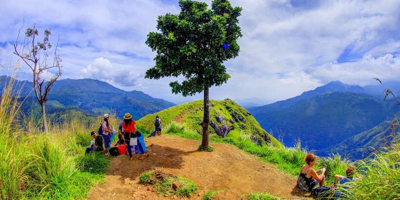 Nuwara Eliya: All-Inclusive Ella Sightseeing Private Tour - Little Adam’s Peak, the easy climb with a big payoff