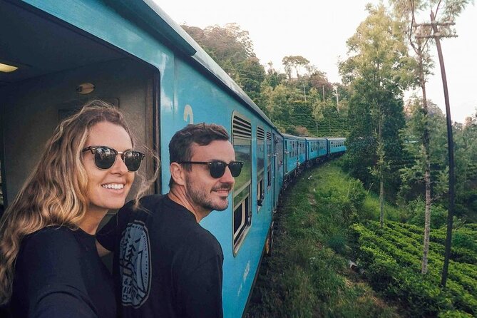 Nuwaraeliya (Nanuoya) to Ella Reserved Train Tickets - Boarding the famous blue-painted train