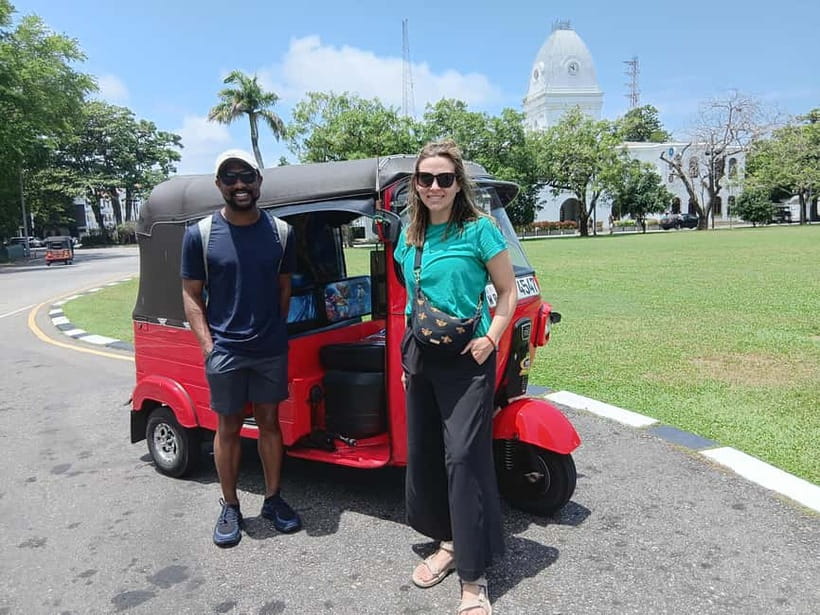 Personal Guided Colombo City Tour by Tuk Tuk - All Inclusive - Parks, monuments, and a cup of tea