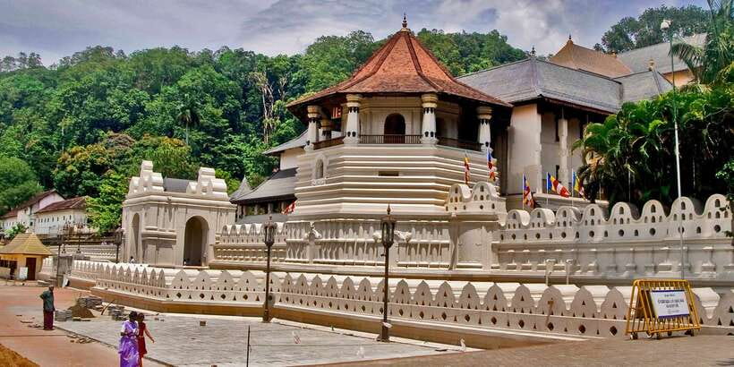 Pinnawala & Kandy Day Tour from Negombo - Entering the Temple of the Sacred Tooth Relic