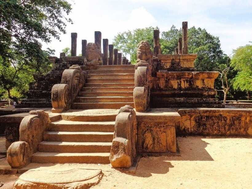 Polonnaruwa: Private Guided Cycling Tour with Hotel Pickup - Allow time for the archaeological museum