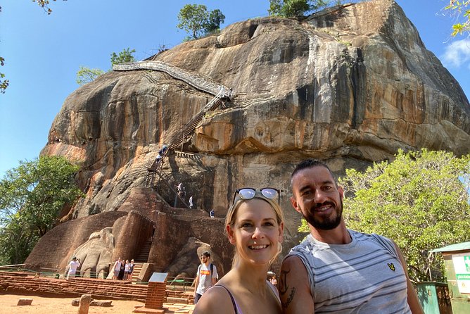 Private Car & Driver for 07 Days Tour In Sri Lanka - Day 3: Kandy temples, gardens, and evening dance