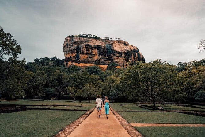 Private Car & English-Speaking Driver – Sri Lanka Island wide - Support when plans change