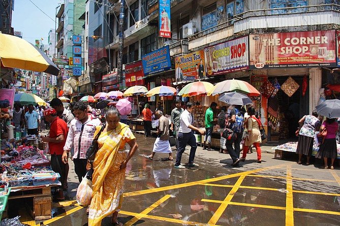 Private City tour in Colombo By tuk tuks or Cars - Choosing between a tuk tuk and a car