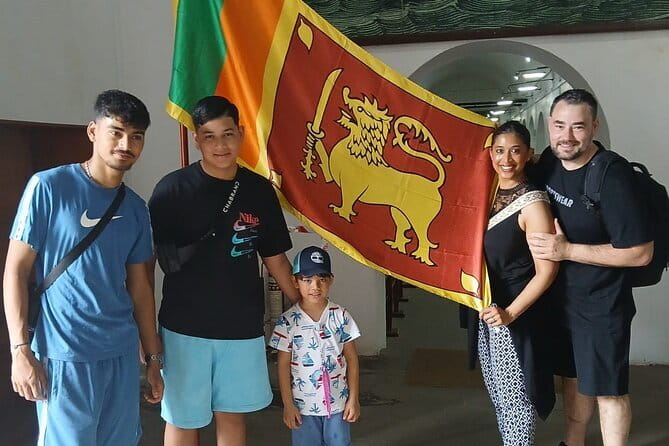 Private Colombo City Tour by Tuk Tuk - A Hindu temple and Colombo’s many faiths