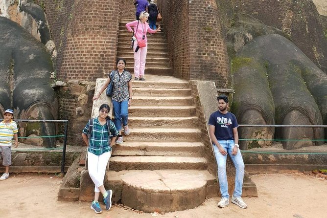 Private Dambulla Sigiriya Tour from Kandy with Lunch - Lunch, from practical meal to memorable local stop
