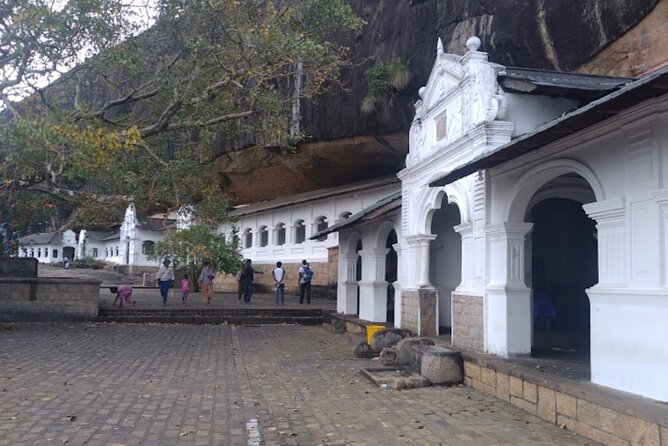 Private Full Day Tour Sigiriya and Dambulla From Kandy - Arthur’s Seat gives you a quick Kandy farewell