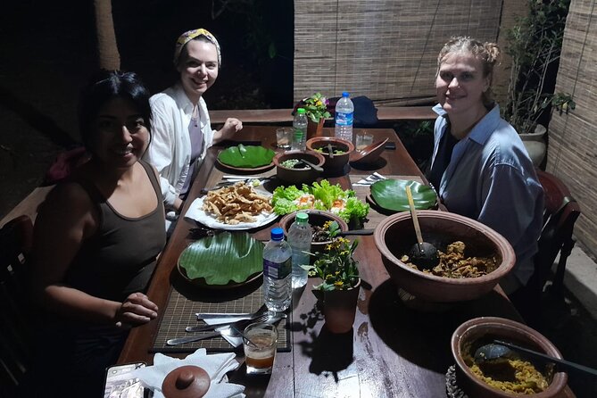 Private Kandy Authentic Cooking Class - Sitting down to dinner in the outdoor hut