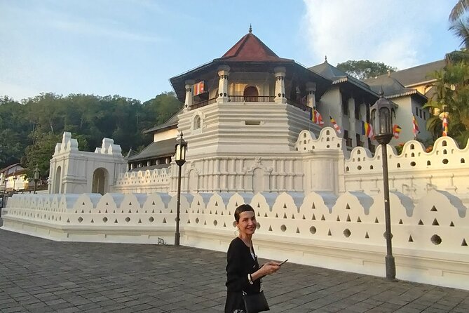 Private Kandy City Tour: Temple of the Tooth & Lake Highlights - One hour among the Royal Botanical Gardens